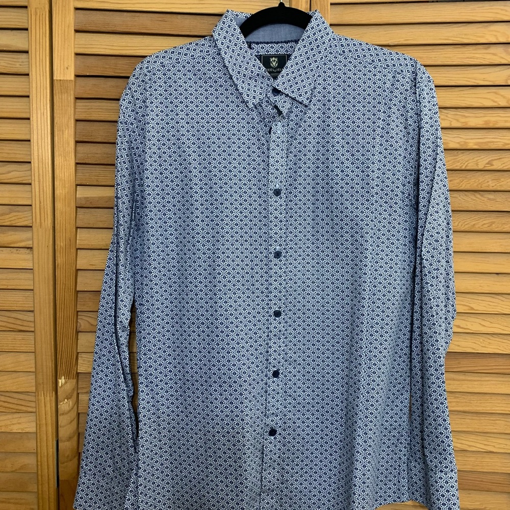 Floral button down - Picture 2 of 6